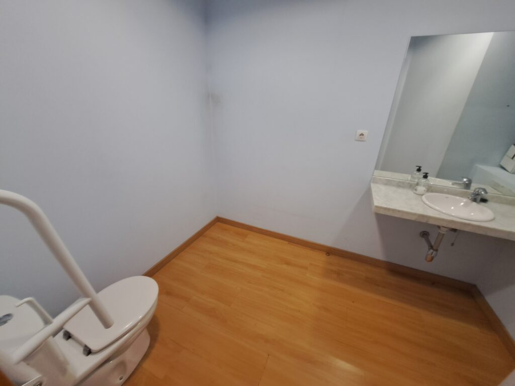 ¡Amplio local en alquiler en Rubí, ideal para tu negocio en Ca n´ Alzamora!