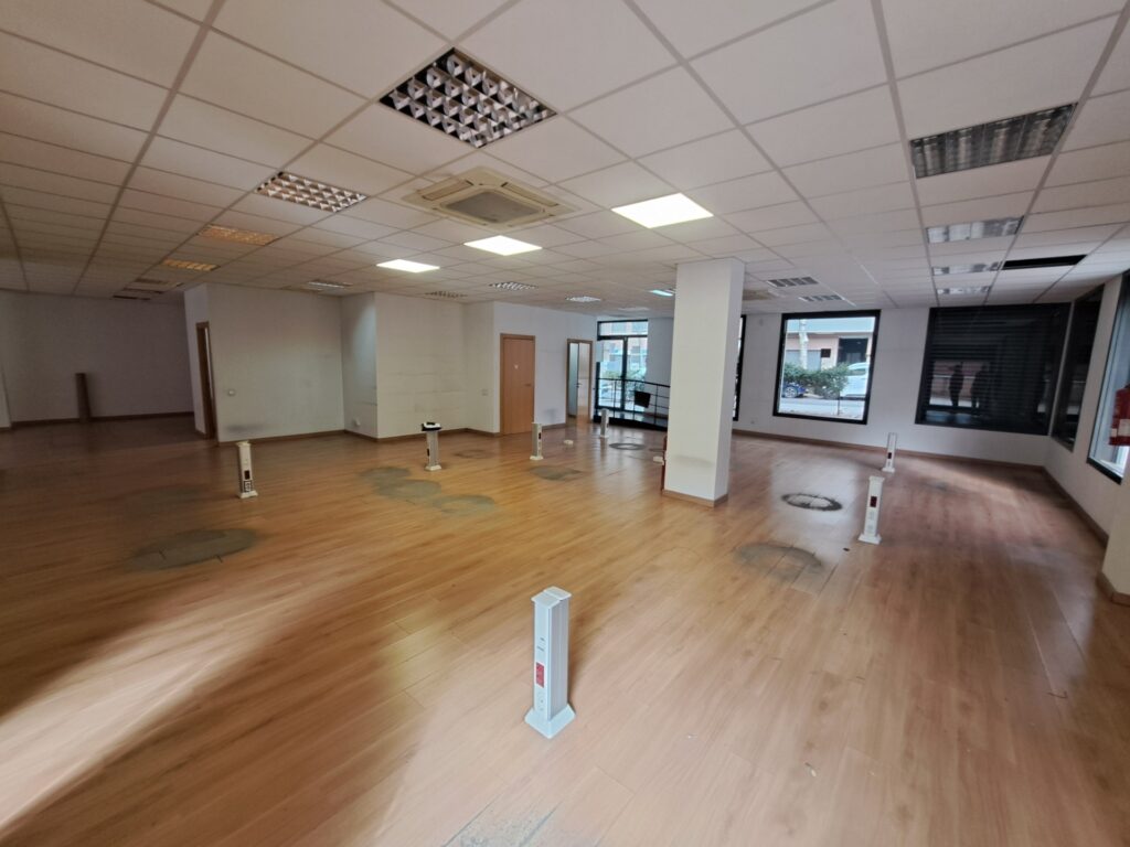 ¡Amplio local en alquiler en Rubí, ideal para tu negocio en Ca n´ Alzamora!
