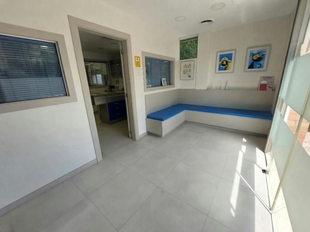 ¡Local en venta en Rubí, ideal para tu negocio en Les Torres. 44 m2 útiles!