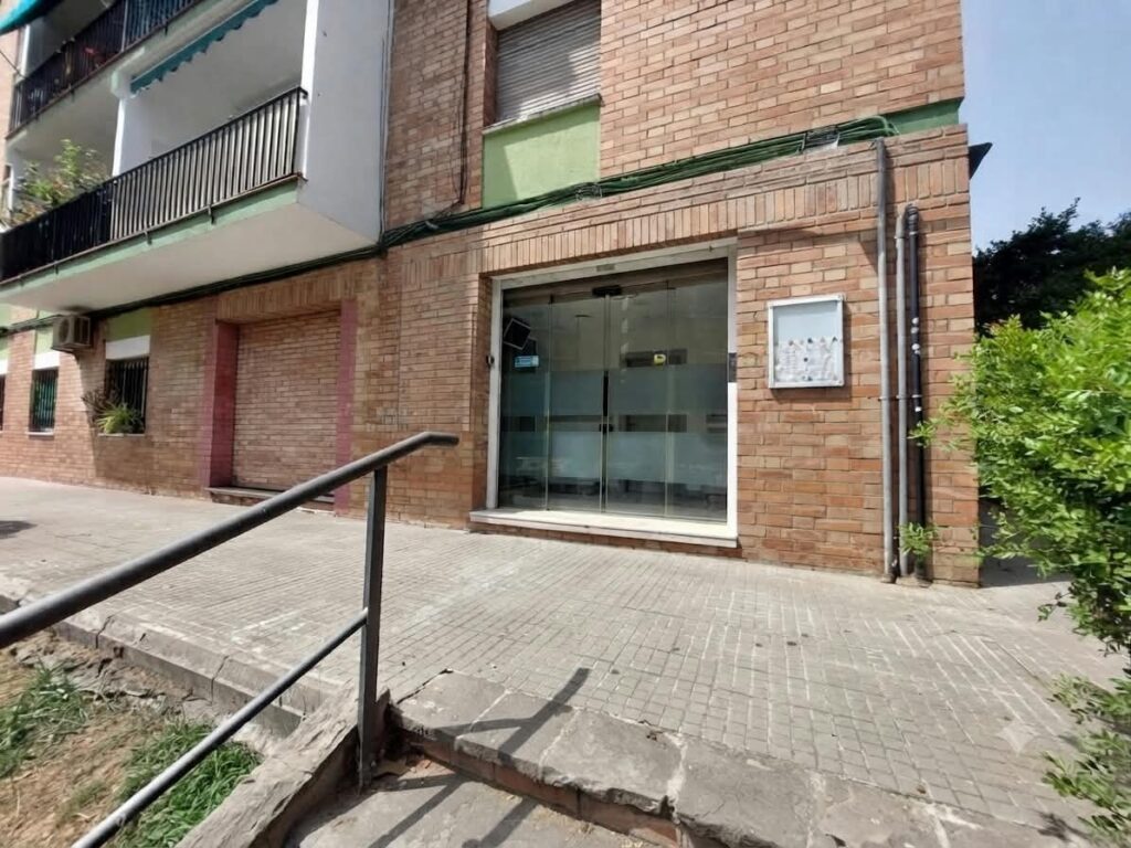 ¡Local en venda a Rubí, ideal per al teu negoci a Les Torres. 44 m2 útils!