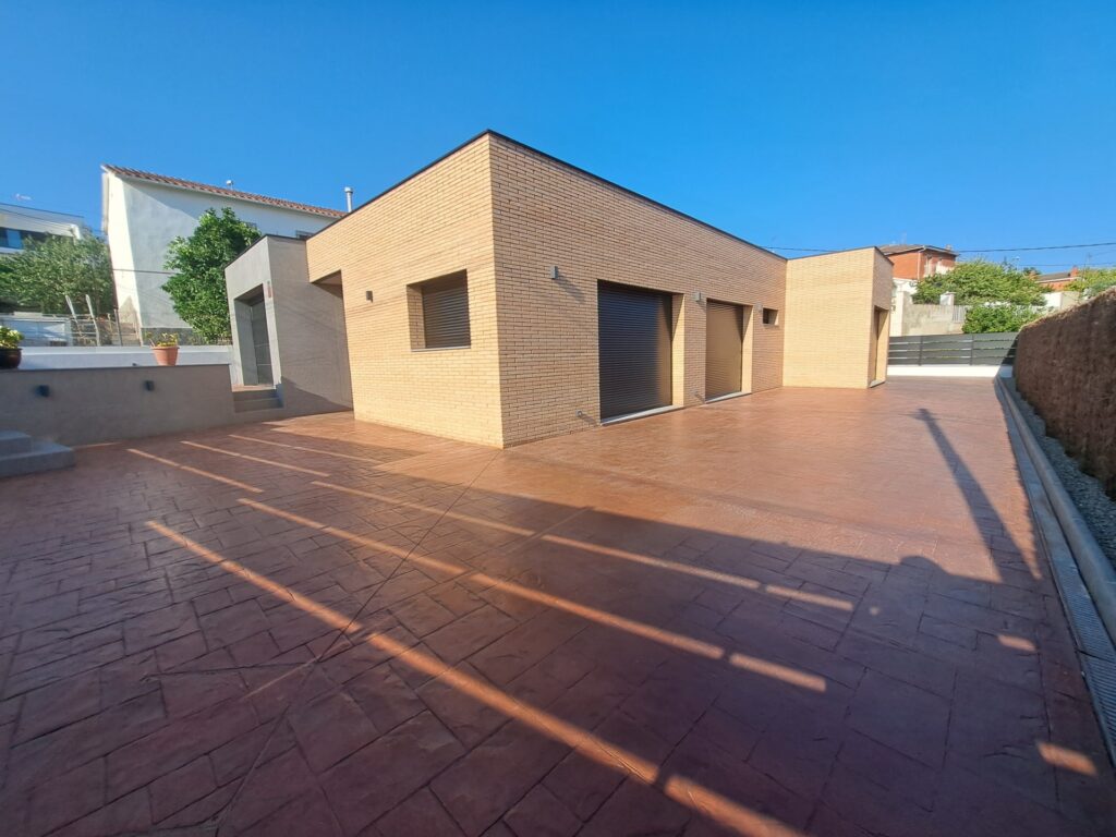 !Chalet unifamiliar aïllat en lloguer a Rubí¡