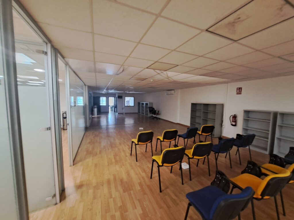 !Nau industrial aparellada de lloguer a Montcada i Reixac, ideal per al teu negoci¡