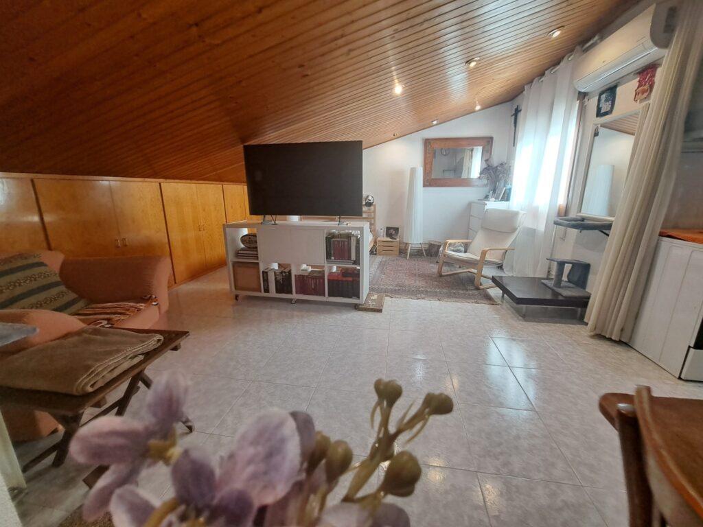 ¡Dúplex en venda a Rubí, 150 m2, 4 habitacions i terrassa. Ideal per a la teva família!