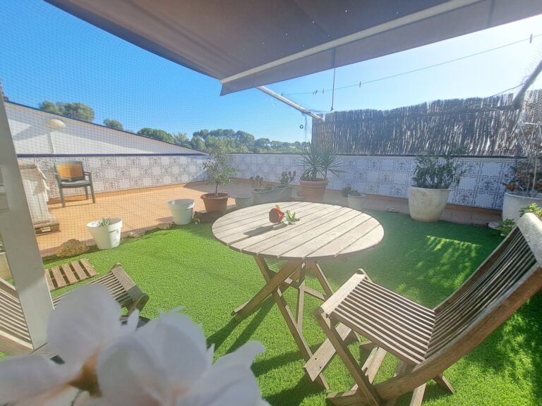¡Dúplex en venta en Rubí, 150 m2, 4 habitaciones y terraza. Ideal para tu familia!