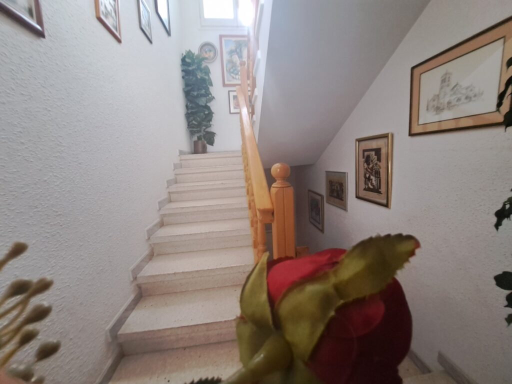 ¡Dúplex en venda a Rubí, 150 m2, 4 habitacions i terrassa. Ideal per a la teva família!