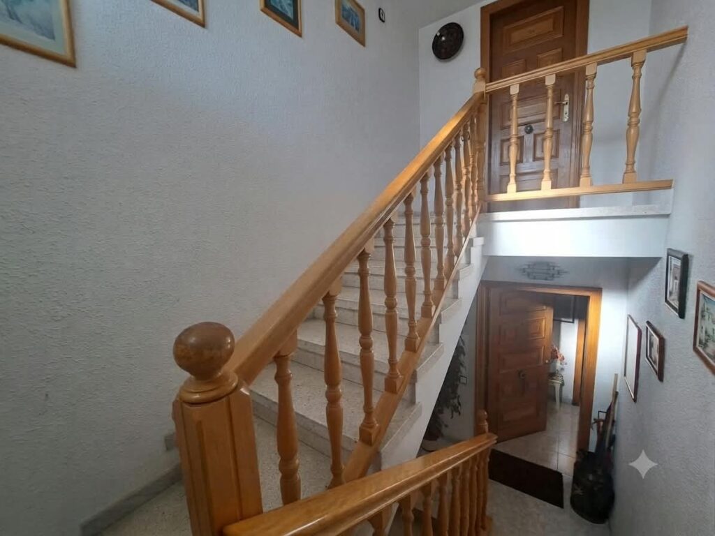 ¡Dúplex en venda a Rubí, 150 m2, 4 habitacions i terrassa. Ideal per a la teva família!