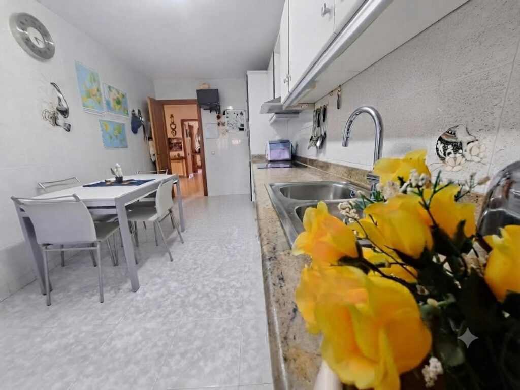 ¡Dúplex en venda a Rubí, 150 m2, 4 habitacions i terrassa. Ideal per a la teva família!