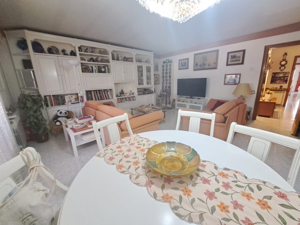 ¡Dúplex en venda a Rubí, 150 m2, 4 habitacions i terrassa. Ideal per a la teva família!