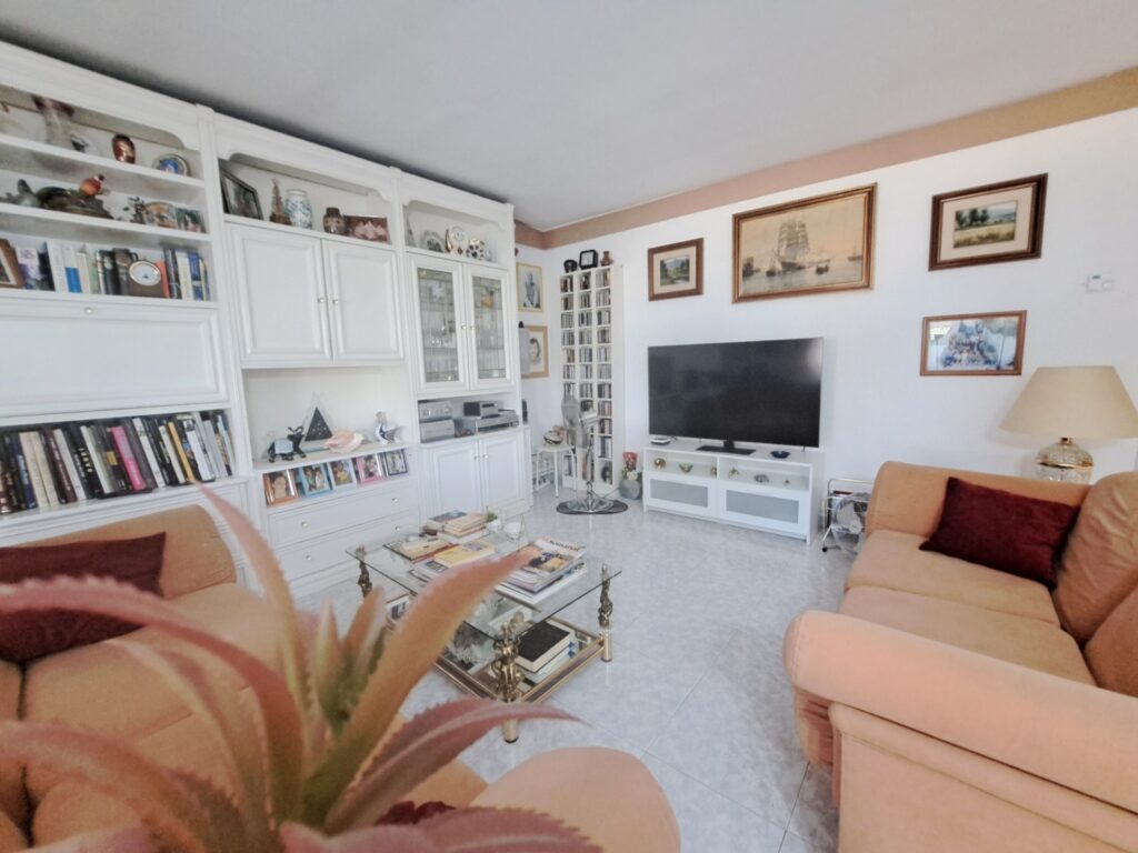 ¡Dúplex en venda a Rubí, 150 m2, 4 habitacions i terrassa. Ideal per a la teva família!