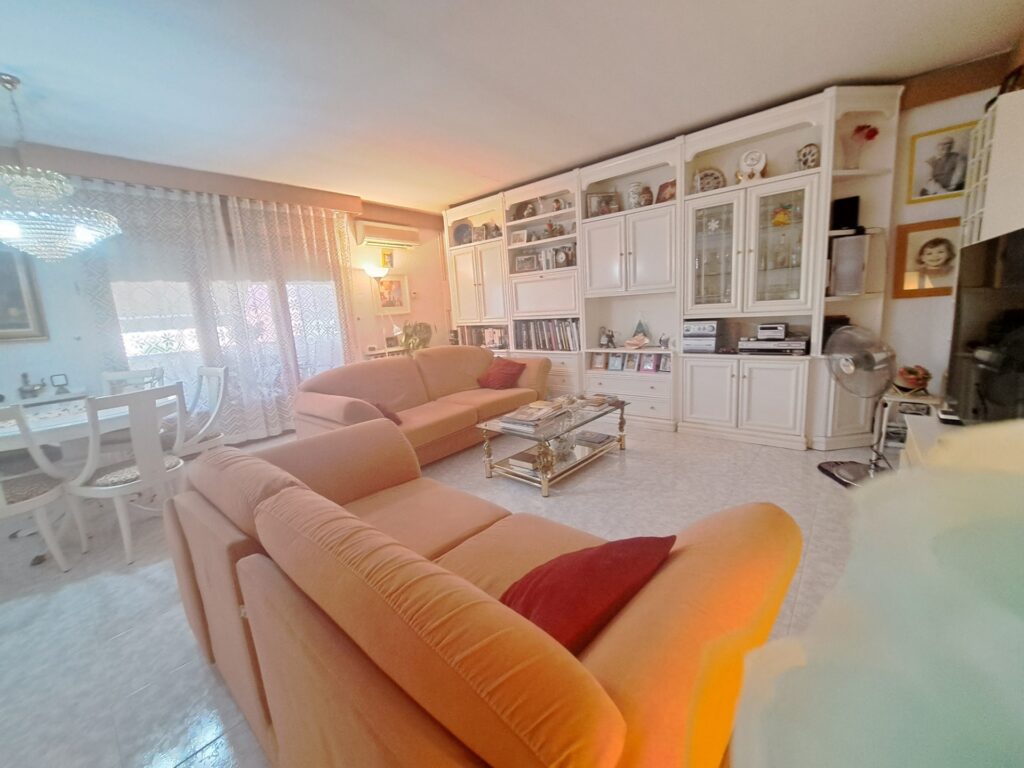 ¡Dúplex en venda a Rubí, 150 m2, 4 habitacions i terrassa. Ideal per a la teva família!