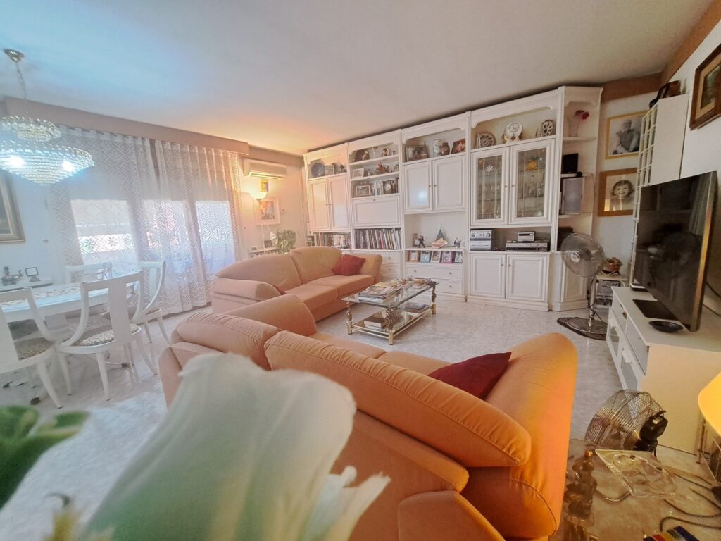¡Dúplex en venda a Rubí, 150 m2, 4 habitacions i terrassa. Ideal per a la teva família!