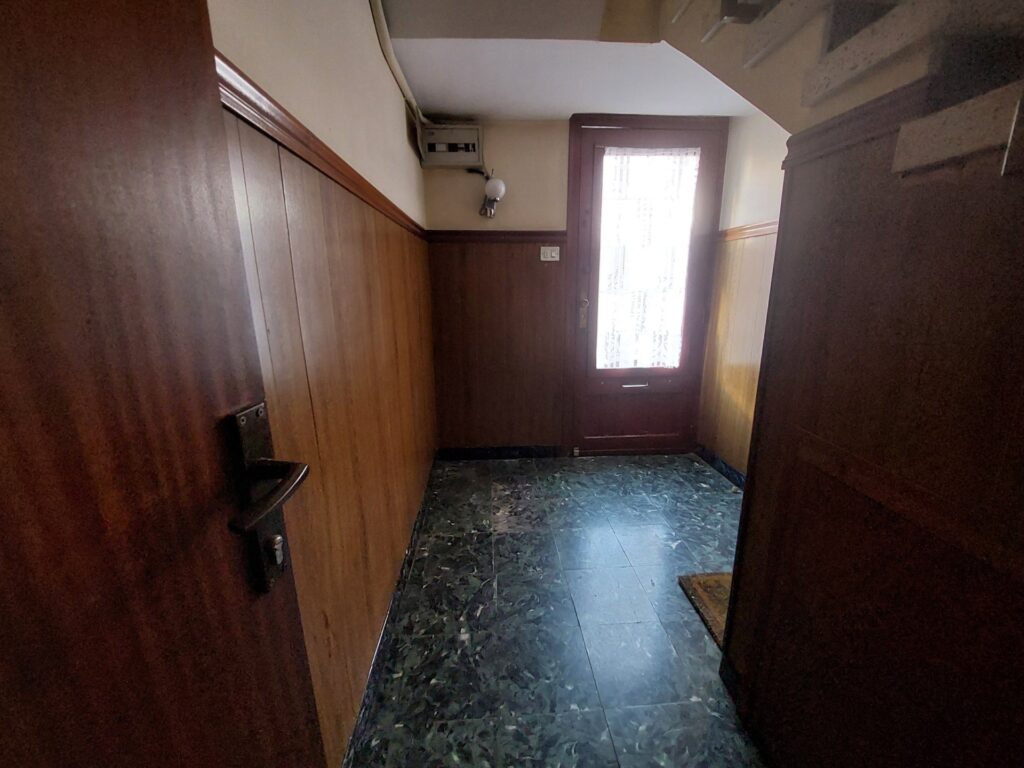 ¡Casa aparellada en venda a Rubí, 305 m2, 3 habitacions i terrassa exterior!