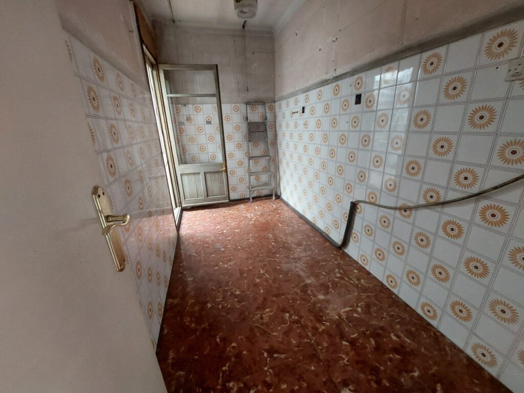 ¡Casa aparellada en venda a Rubí, 305 m2, 3 habitacions i terrassa exterior!
