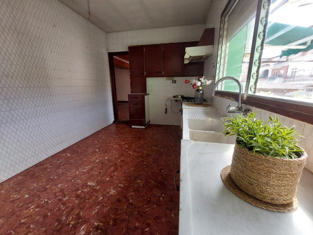 ¡Casa aparellada en venda a Rubí, 305 m2, 3 habitacions i terrassa exterior!