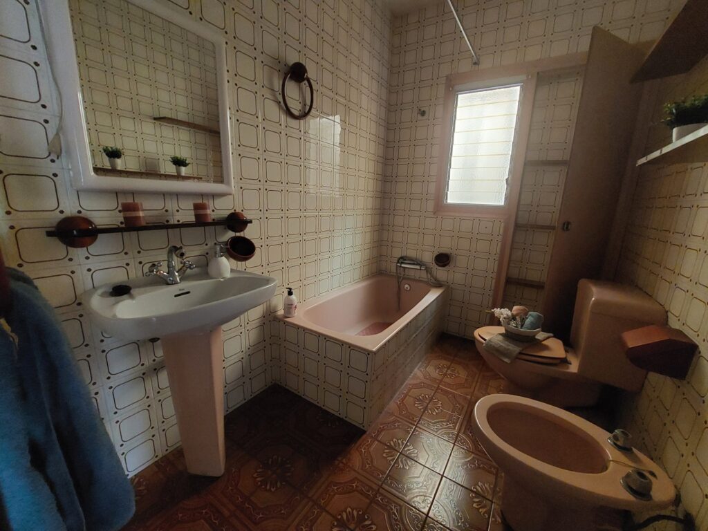 ¡Casa aparellada en venda a Rubí, 305 m2, 3 habitacions i terrassa exterior!