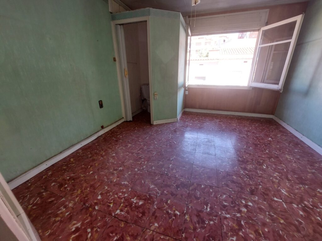 ¡Casa aparellada en venda a Rubí, 305 m2, 3 habitacions i terrassa exterior!