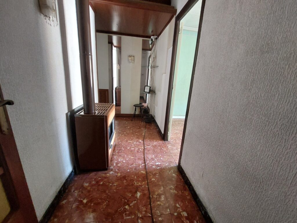 ¡Casa aparellada en venda a Rubí, 305 m2, 3 habitacions i terrassa exterior!