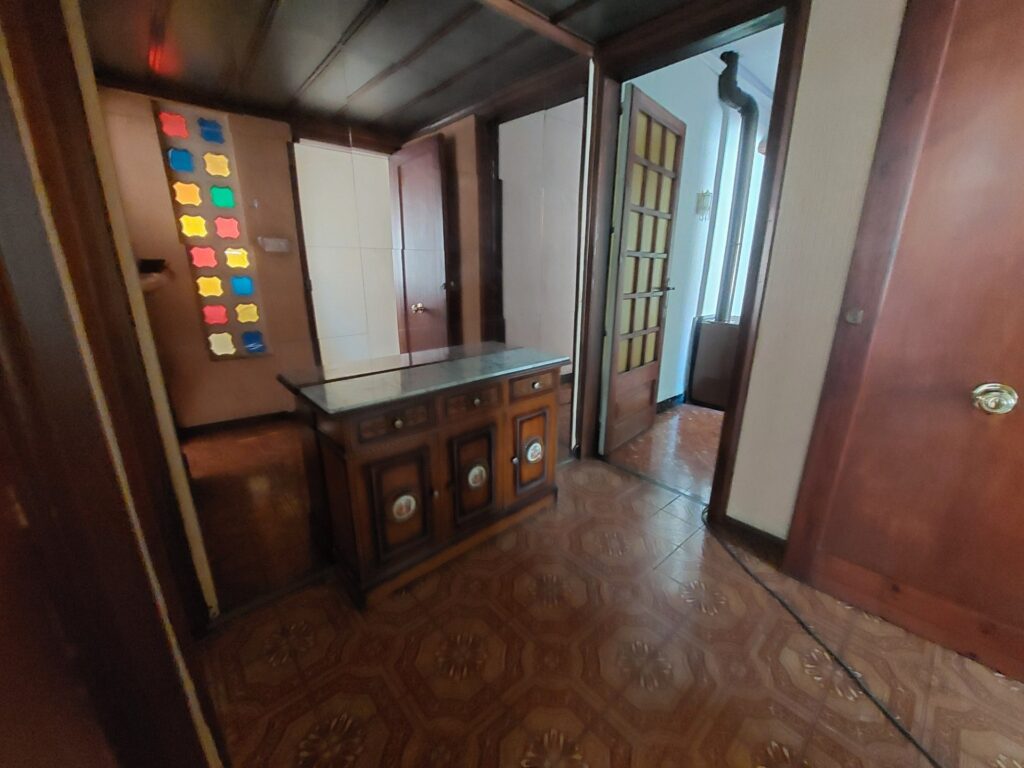 ¡Casa aparellada en venda a Rubí, 305 m2, 3 habitacions i terrassa exterior!