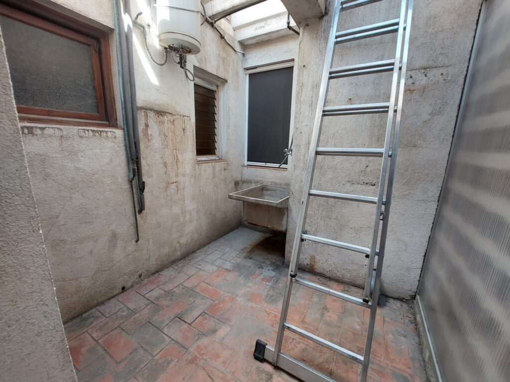 ¡Casa aparellada en venda a Rubí, 305 m2, 3 habitacions i terrassa exterior!