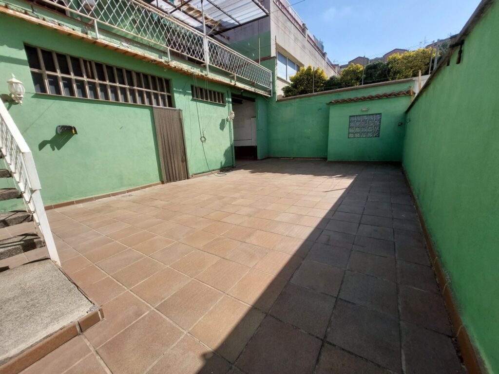 ¡Casa aparellada en venda a Rubí, 305 m2, 3 habitacions i terrassa exterior!