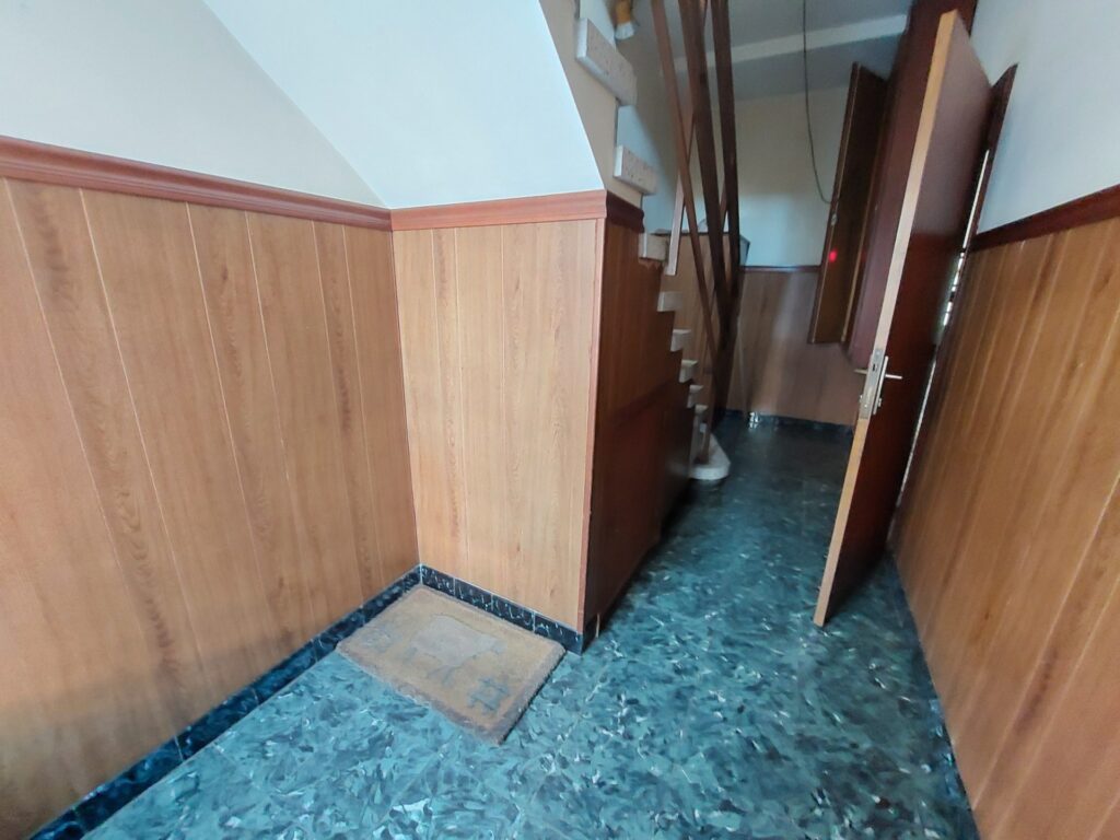 ¡Casa aparellada en venda a Rubí, 305 m2, 3 habitacions i terrassa exterior!