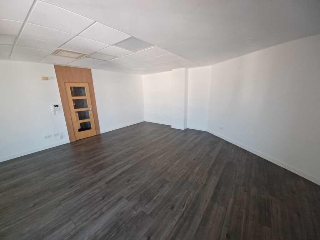 Ampli despatx de lloguer a Rubí, ideal per al teu negoci! 181 m2 disponibles!