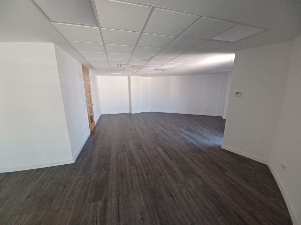 Ampli despatx de lloguer a Rubí, ideal per al teu negoci! 181 m2 disponibles!