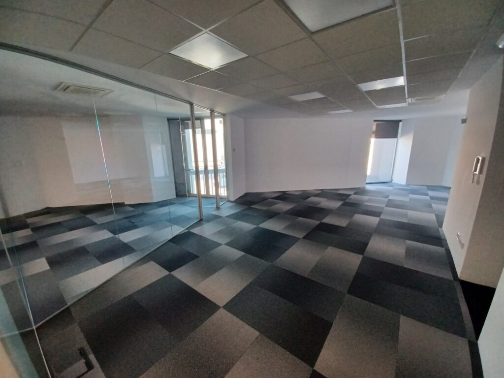 Ampli despatx de lloguer a Rubí, ideal per al teu negoci! 181 m2 disponibles!