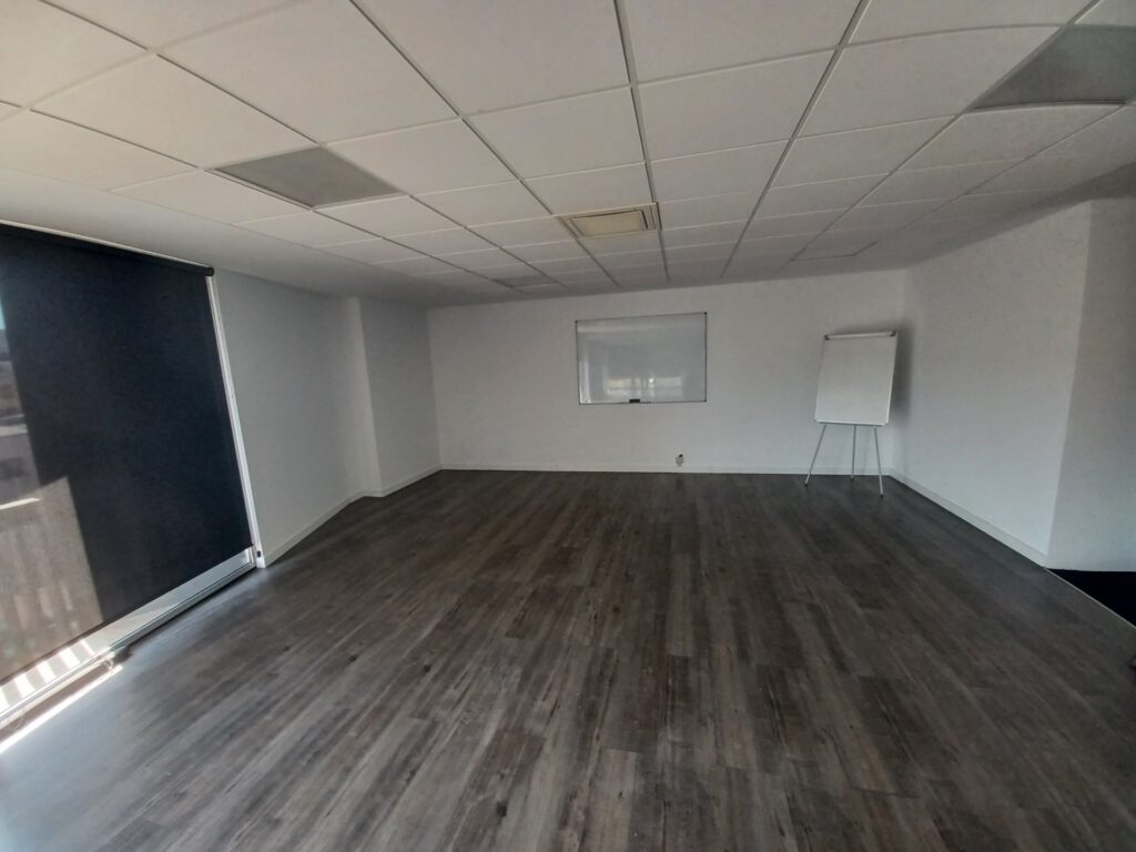 ¡Ampli despatx de lloguer a Rubí, 123 m2 ideals per al teu negoci!
