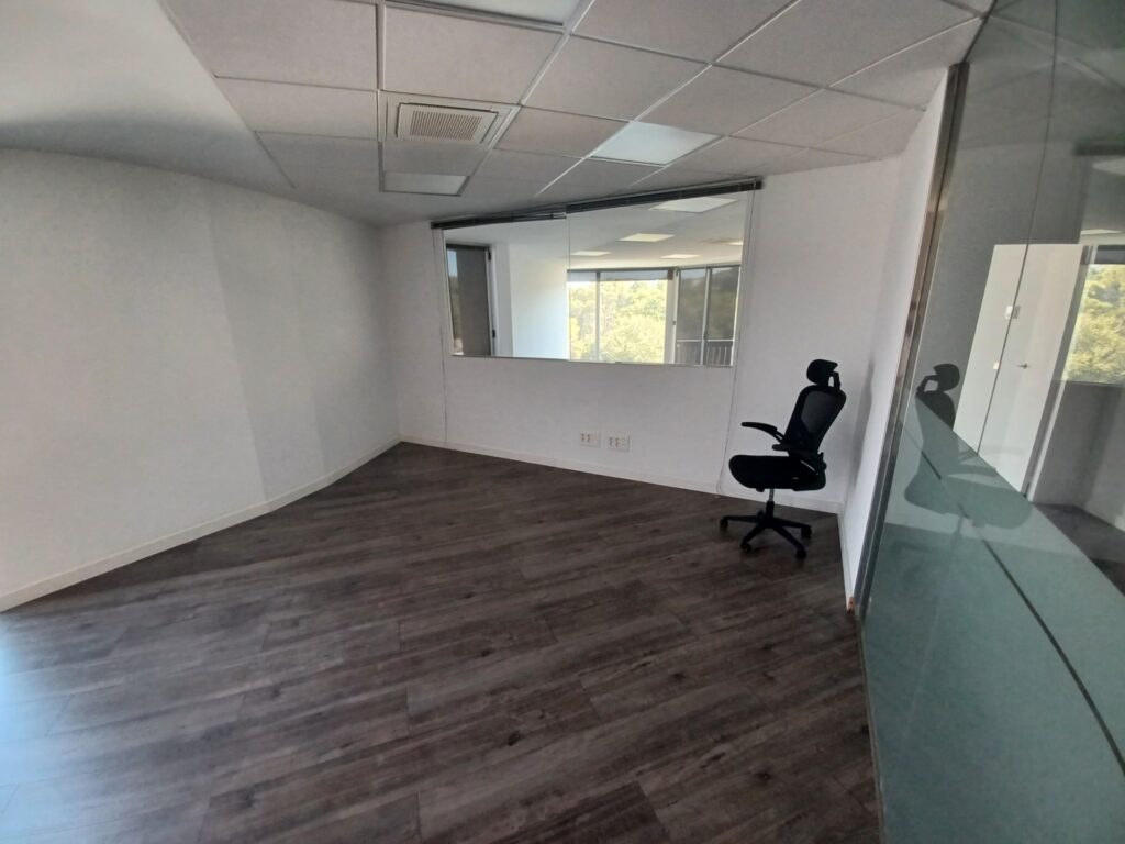 ¡Oficina de lloguer a Rubí, 83 m² ideals per al teu negoci!