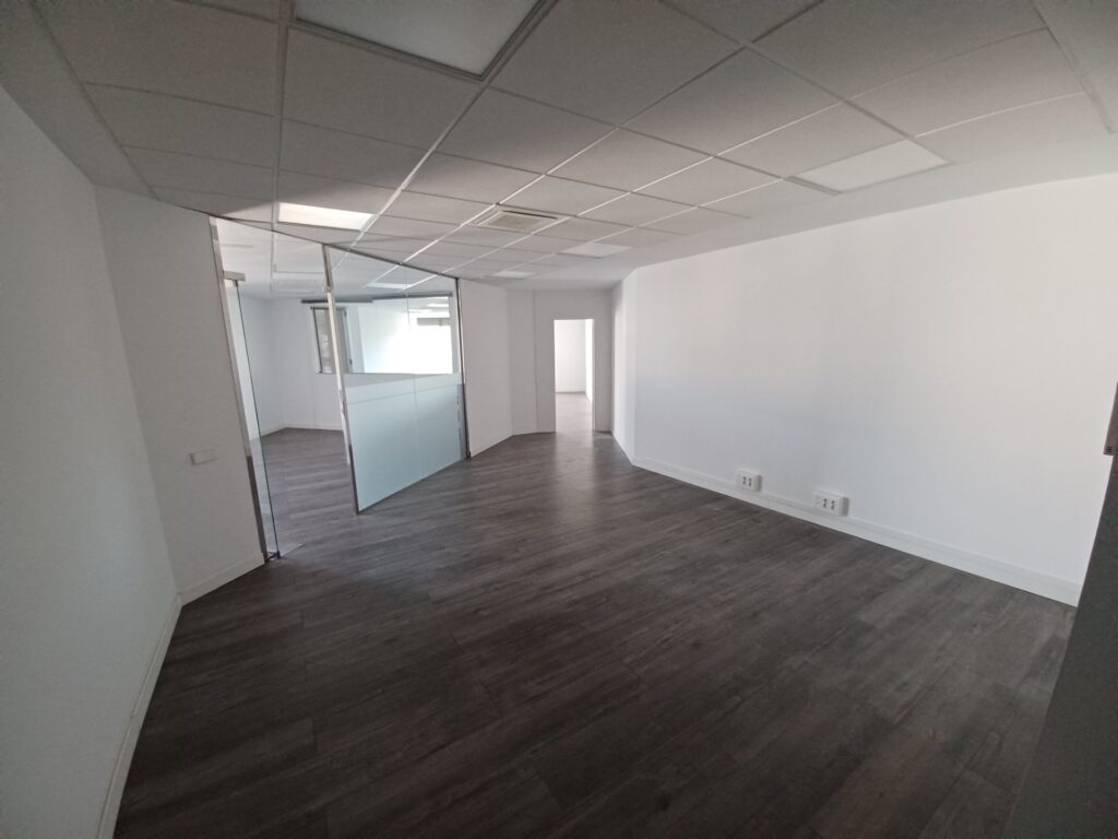 ¡Oficina de lloguer a Rubí, 103 m² ideals per al teu negoci!