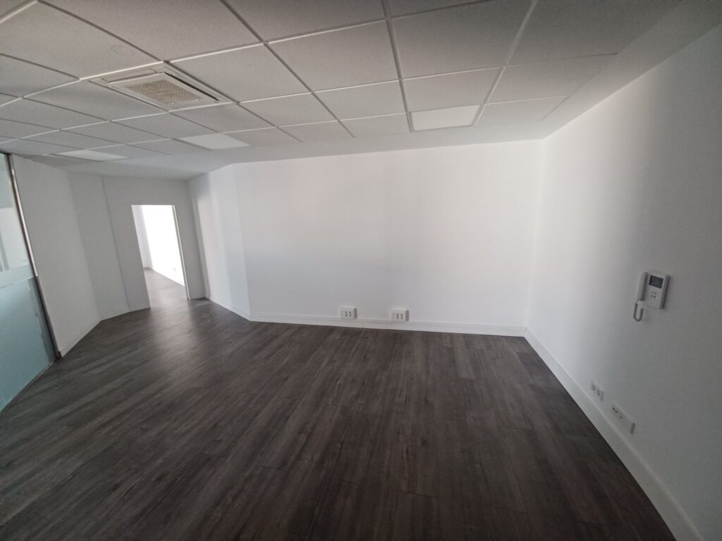 ¡Oficina de lloguer a Rubí, 103 m² ideals per al teu negoci!