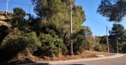 Es presenta un terreny urbanitzable en venda, ubicat a la zona de Castellnou i Can Mir, a Rubí. Aquesta propietat compta amb una extensió de 756 m², amb la possibilitat d’edificació, cosa que ofereix una excel·lent oportunitat per desenvolupar un projecte residencial.