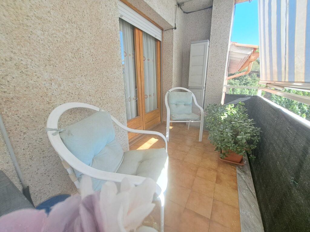 ¡Dúplex en venda a Rubí, 150 m2, 4 habitacions i terrassa. Ideal per a la teva família!