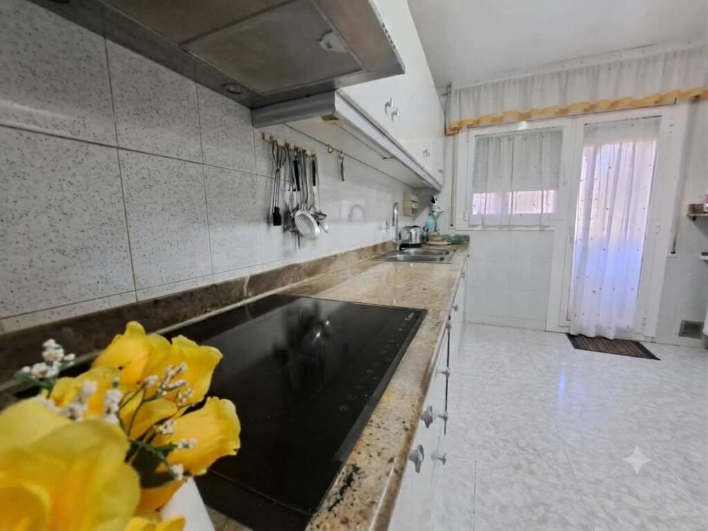 ¡Dúplex en venda a Rubí, 150 m2, 4 habitacions i terrassa. Ideal per a la teva família!