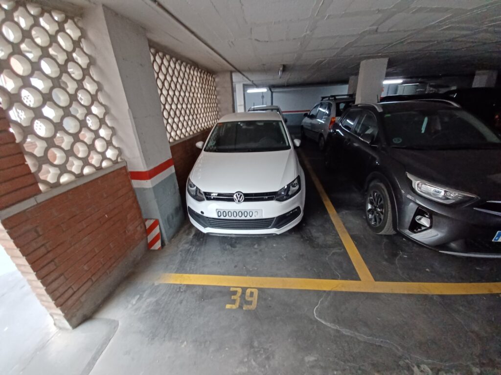 ¡Aparcamiento en venta en Rubí,  11 m² de espacio disponible!