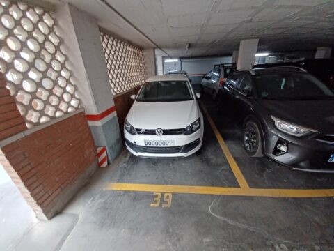 ¡Aparcamiento en venta en Rubí,  11 m² de espacio disponible!