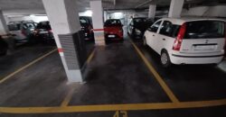 Se ofrece en venta un aparcamiento ubicado en Rubí, en la zona Cr. Sabadell/La Serreta. Este espacio cuenta con una superficie construida de 10 m2, ideal para quienes buscan una solución práctica para el estacionamiento de vehículos en una zona de fácil acceso y bien situada para poder maniobrar correctamente con 4,65 m. de largo x 2,10 m. de ancho.