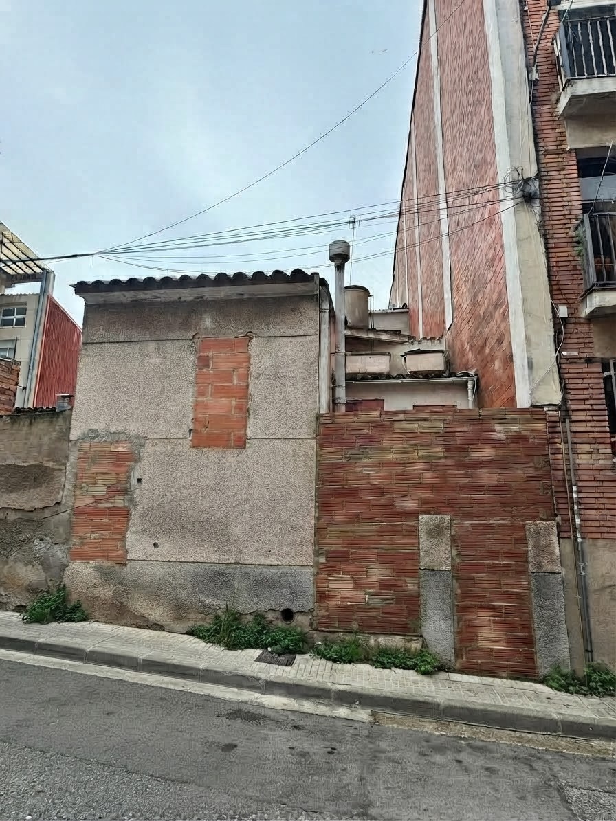 ¡Terreno urbanizable en venta en Rubí, 77 m² para construir tu proyecto ideal!
