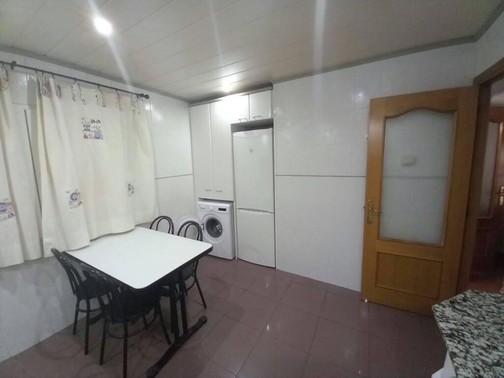 ¡Piso exterior de 3 habitaciones en venta en Rubí!