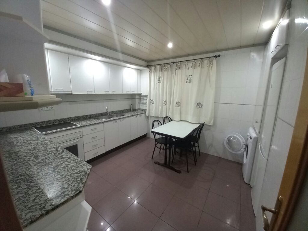 ¡Piso exterior de 3 habitaciones en venta en Rubí!