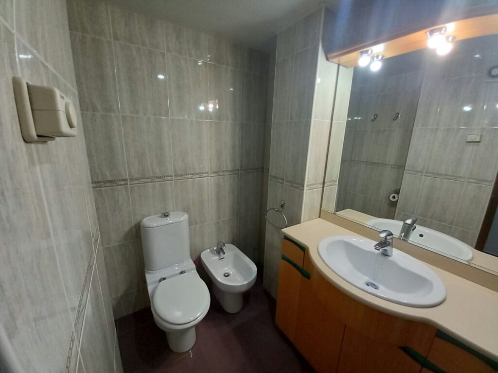 ¡Piso exterior de 3 habitaciones en venta en Rubí!