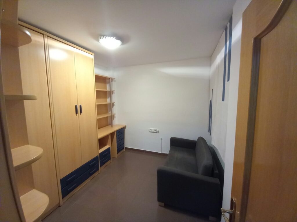 ¡Piso exterior de 3 habitaciones en venta en Rubí!