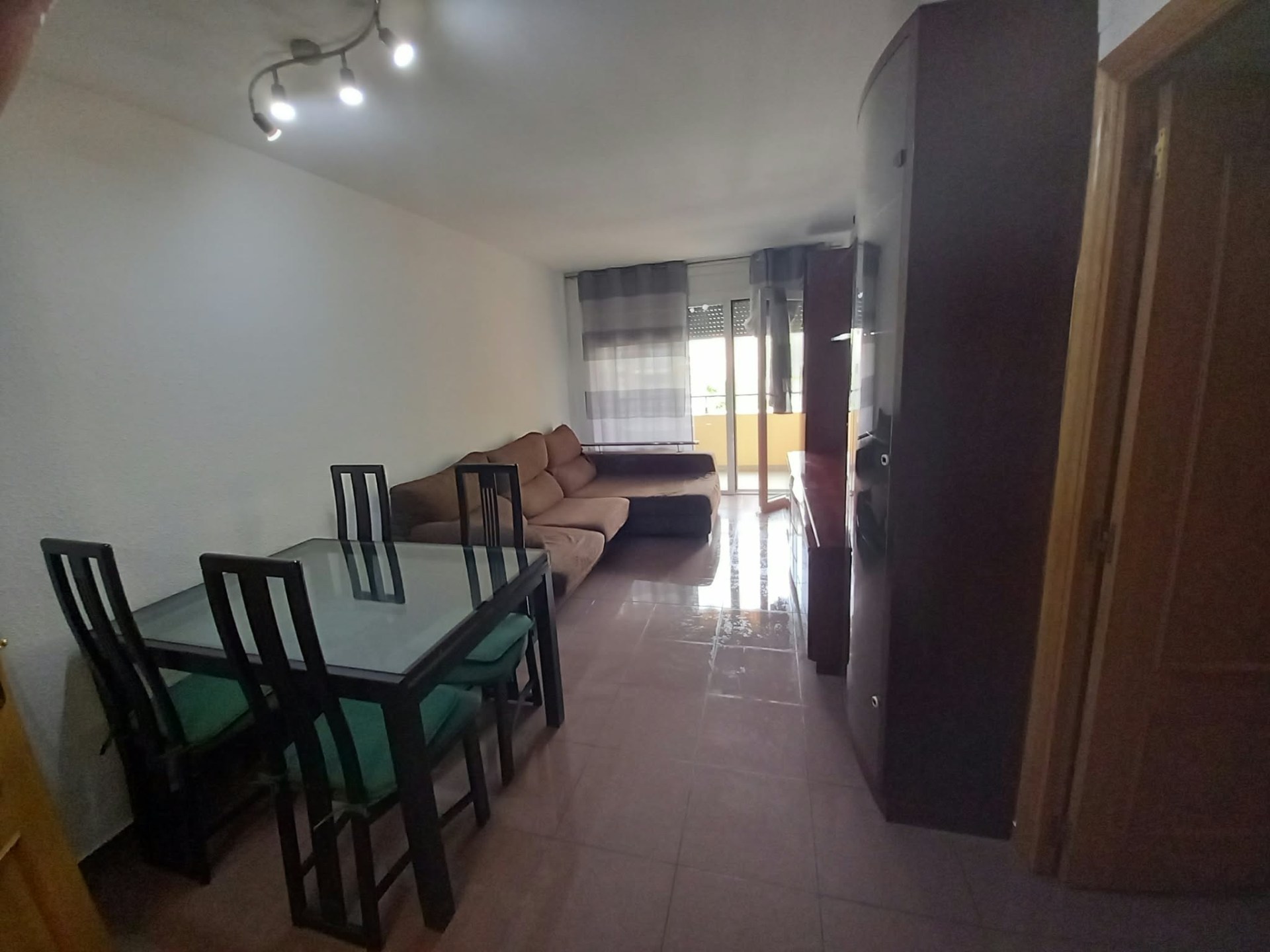 ¡Piso exterior de 3 habitaciones en venta en Rubí!