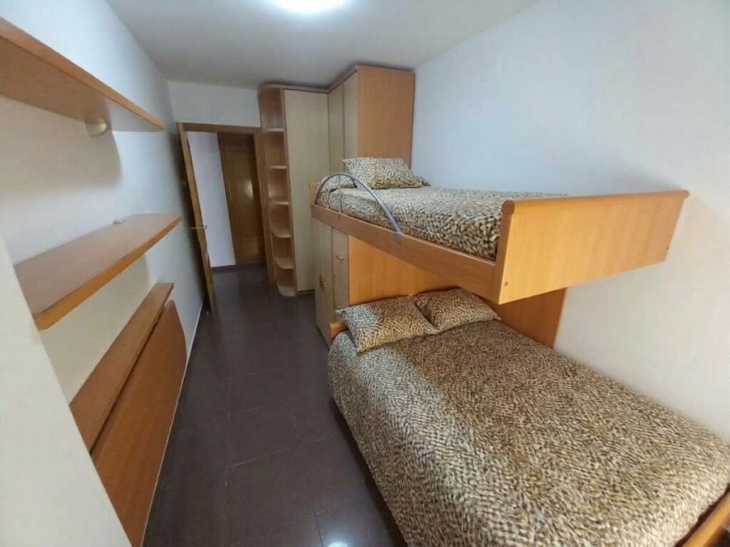 ¡Piso exterior de 3 habitaciones en venta en Rubí!